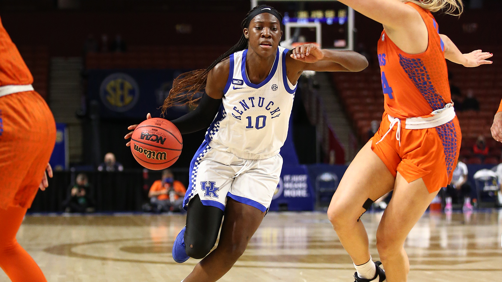 Late Surge Lifts Kentucky Past Florida in SEC Tournament Late Surge Lifts Kentucky Past Florida in SEC Tournament