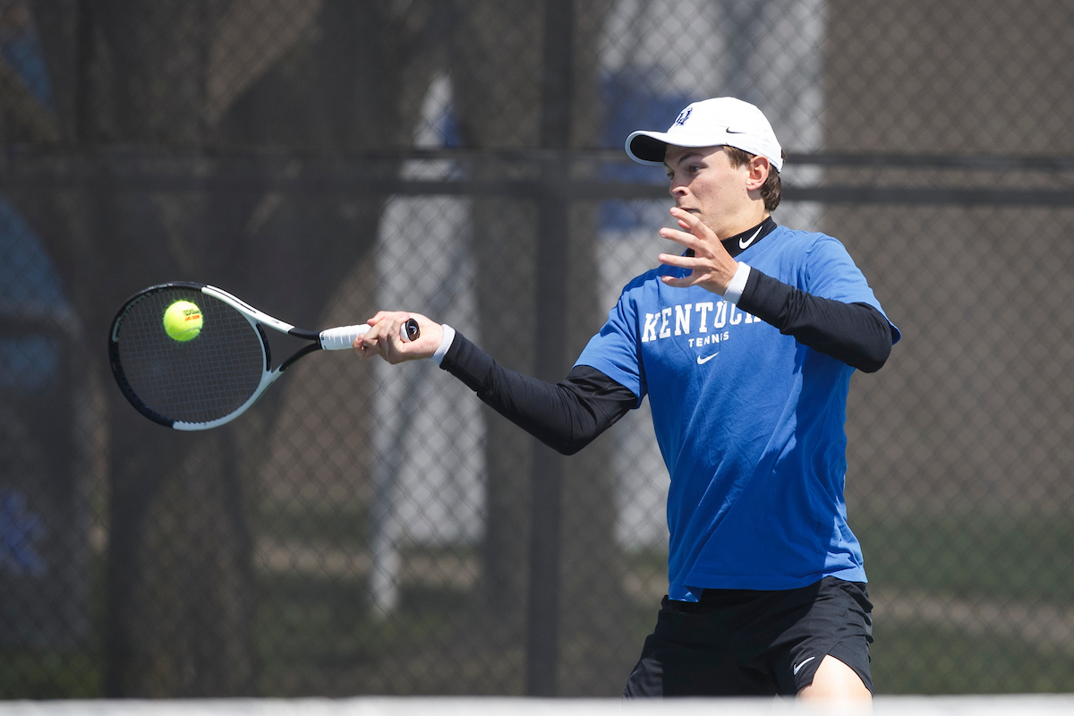 Kentucky Sweeps Old Dominion, Advances to NCAA Second Round Kentucky Sweeps Old Dominion, Advances to NCAA Second Round